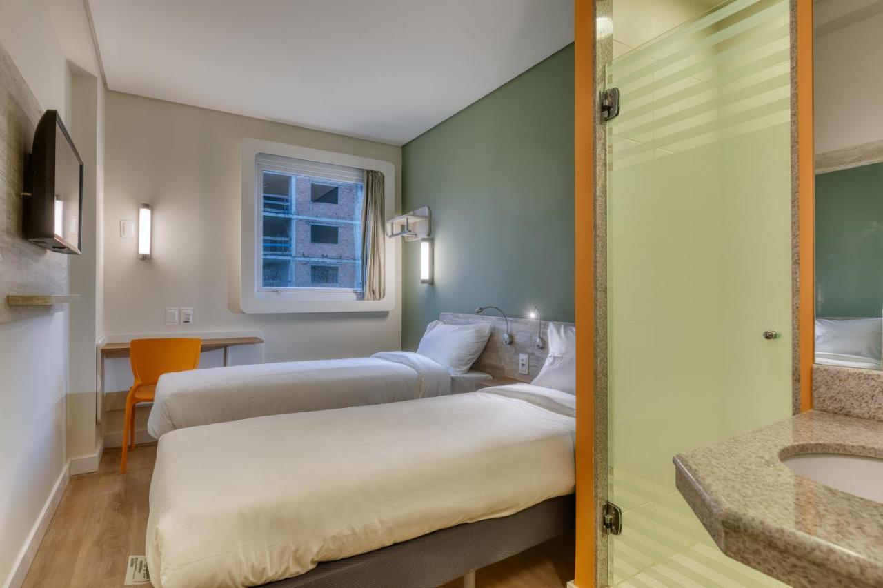 Ibis Budget Bh Savassi เบโลโอรีซอนชี ภายนอก รูปภาพ